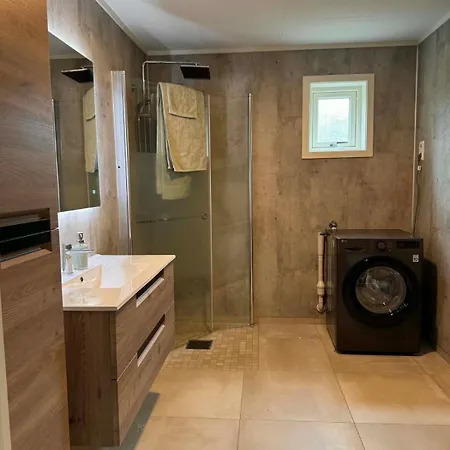 Modern Lofoten - 4br - 8 Guests - 2 Baths Willa *