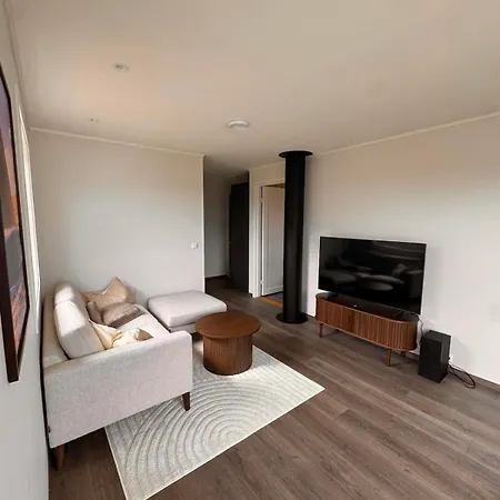 Modern Lofoten - 4br - 8 Guests - 2 Baths *